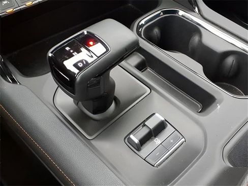 Used 2024 GMC Sierra 1500 AT4 w/ Technology Package image 11