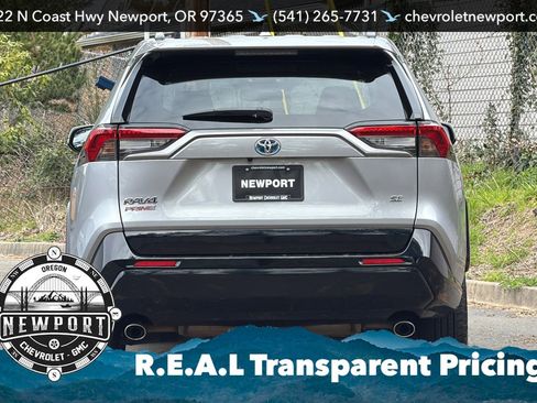 Used 2022 Toyota RAV4 SE w/ Weather & Moonroof Package AWD/4WD image 5
