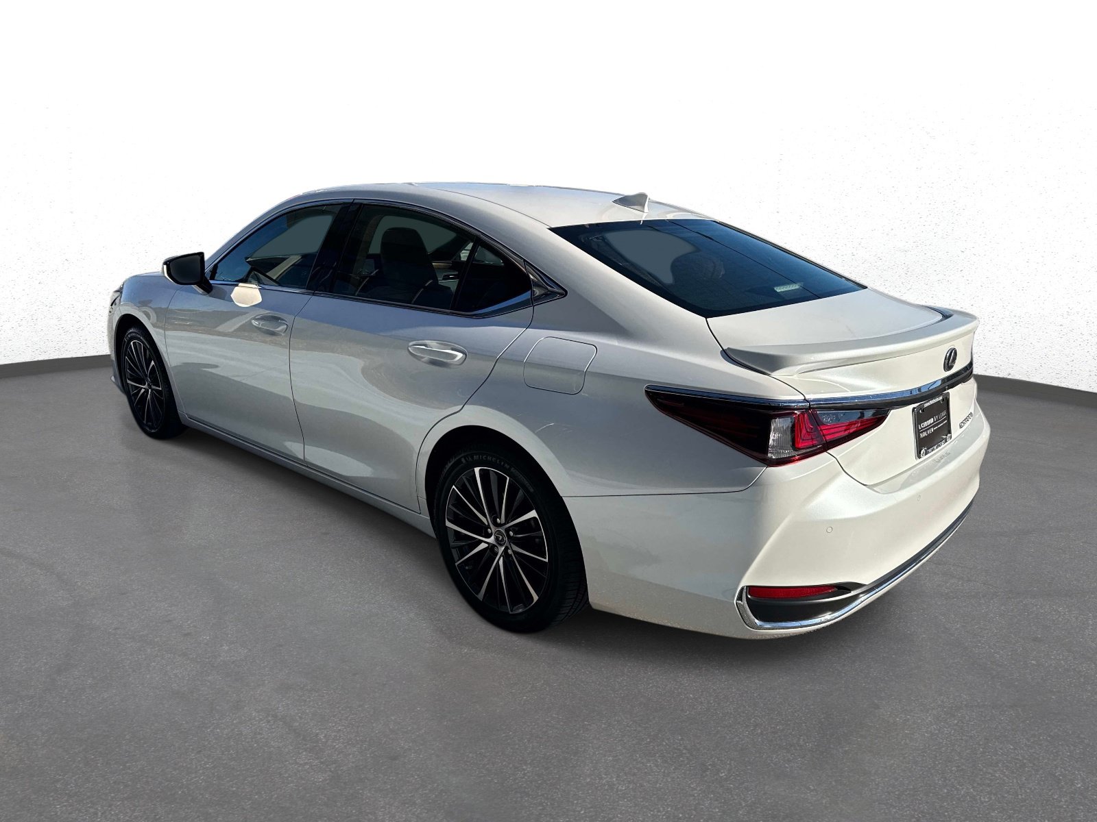 Used 2024 Lexus ES 300h w/ Premium Package FWD image 5