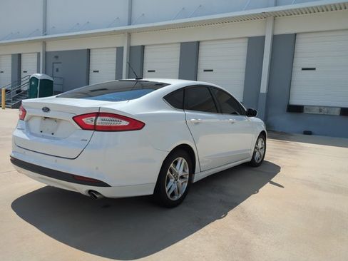 Used 2016 Ford Fusion SE FWD image 5