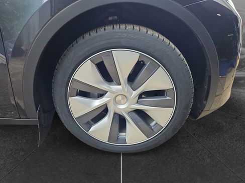 Used 2024 Tesla Model Y Long Range AWD/4WD image 33