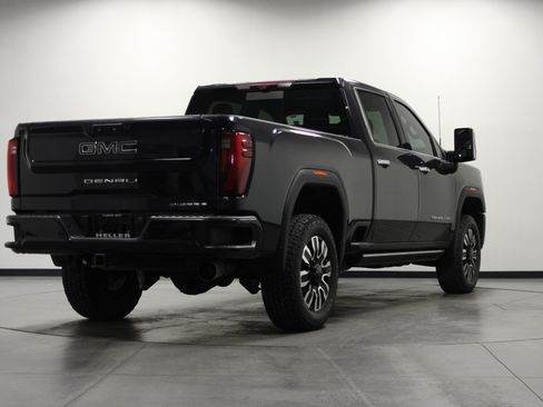 Used 2024 GMC Sierra 3500 Denali Ultimate AWD/4WD image 4