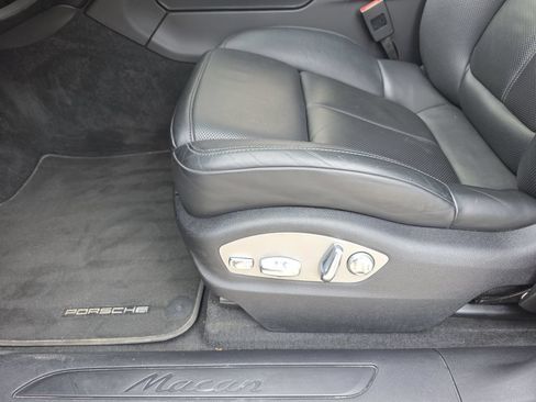 Used 2024 Porsche Macan AWD/4WD image 22