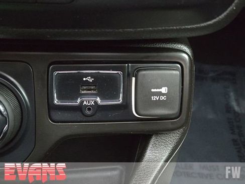 Used 2023 Jeep Renegade Latitude w/ Sun/Sound Group image 8