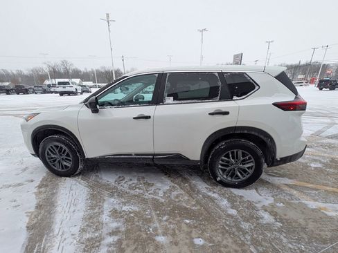 Used 2024 Nissan Rogue S image 7