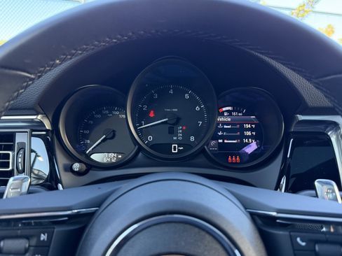 Used 2025 Porsche Macan image 16