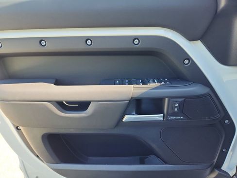 Used 2026 Land Rover Defender 110 S image 22