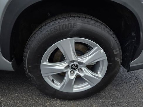 Used 2025 Toyota Highlander LE FWD image 46