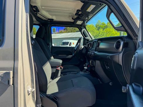 Used 2022 Jeep Gladiator Sport AWD/4WD image 9