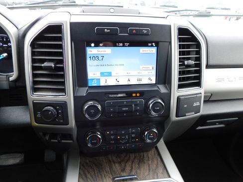 Used 2019 Ford F250 Lariat w/ Chrome Package image 19