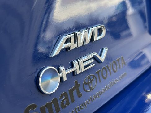 Used 2025 Toyota Camry XLE image 8