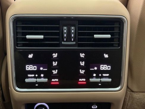 Certified 2022 Porsche Cayenne E-Hybrid image 19