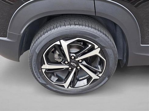 Used 2021 Chevrolet TrailBlazer RS w/ Sun and Liftgate Package image 9