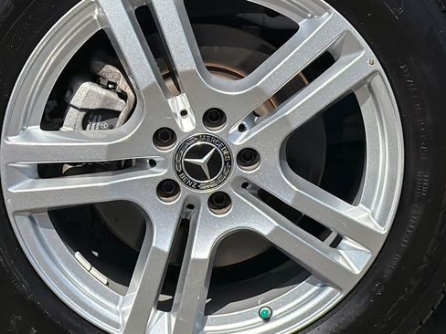 Used 2022 Mercedes-Benz GLB 250 4MATIC image 7