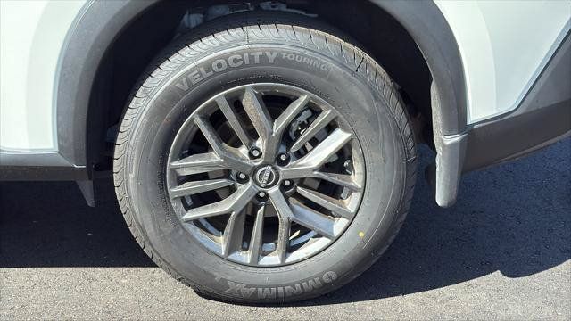 Used 2023 Nissan Rogue S FWD image 5