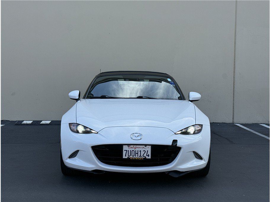 Used 2017 MAZDA MX-5 Miata Grand Touring RWD image 2