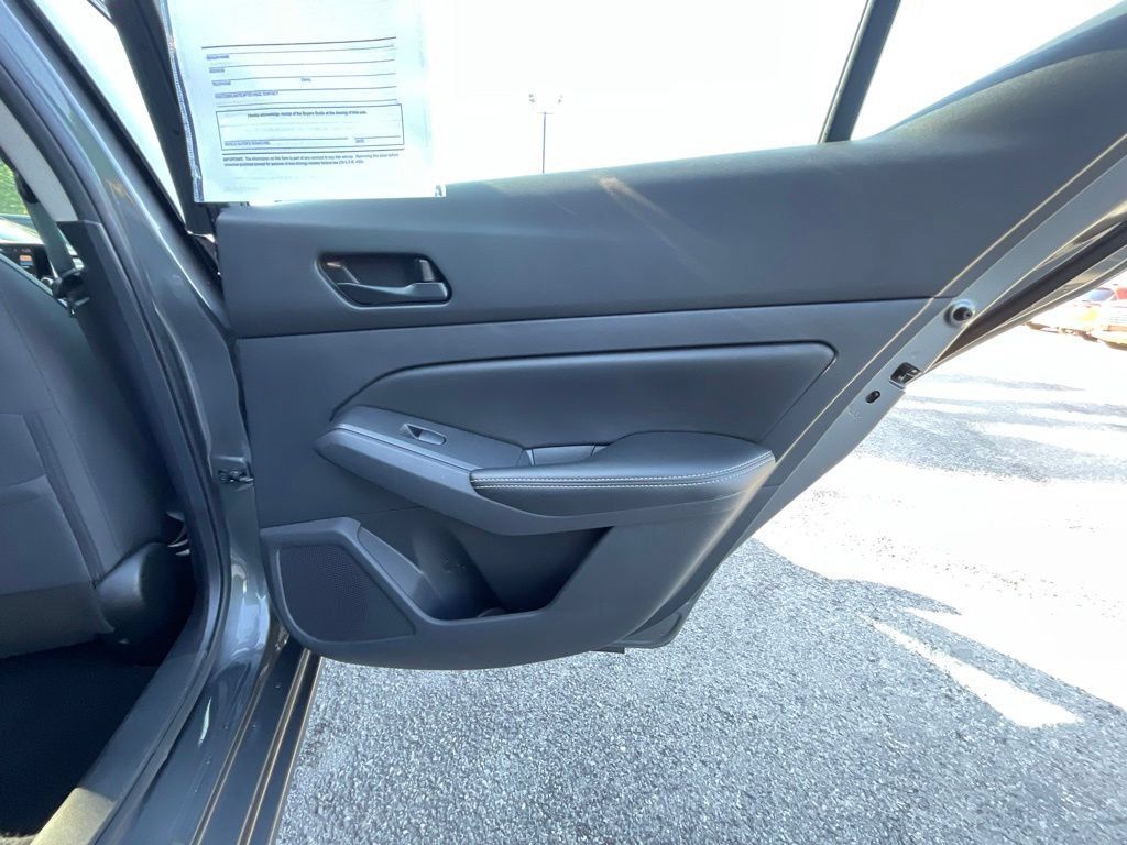 Used 2025 Nissan Altima 2.5 SV FWD image 23