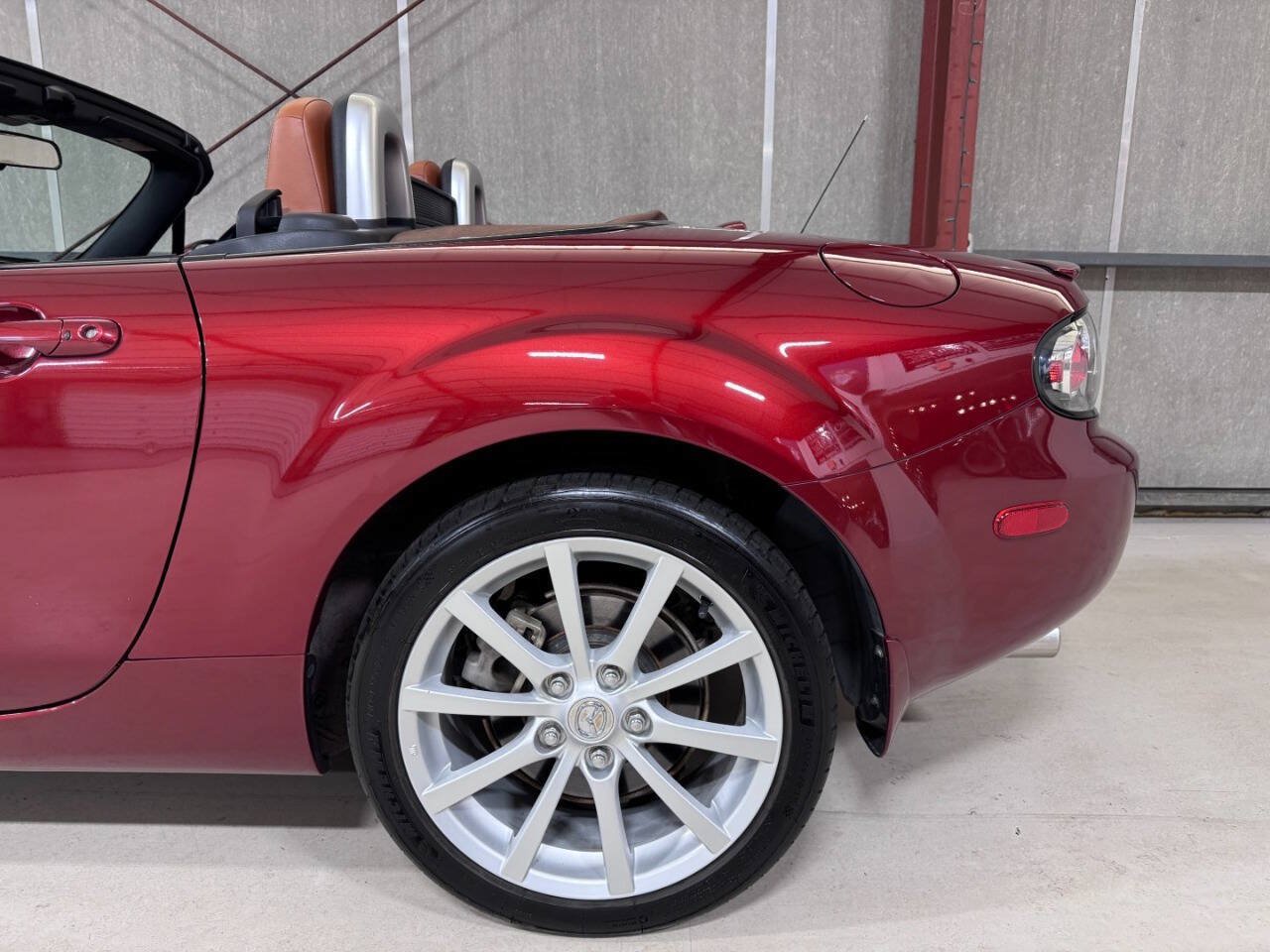 Used 2007 MAZDA MX-5 Miata Grand Touring w/ Premium Pkg RWD image 12