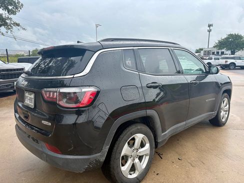 Used 2021 Jeep Compass Latitude FWD image 3