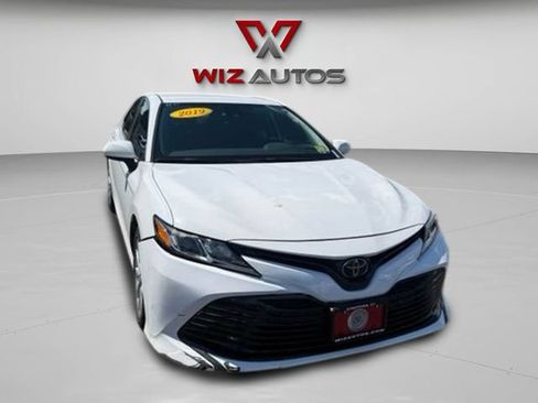 Used 2019 Toyota Camry LE FWD image 6