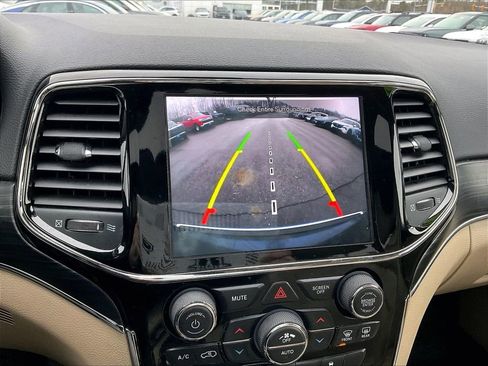 Used 2020 Jeep Grand Cherokee Limited image 18