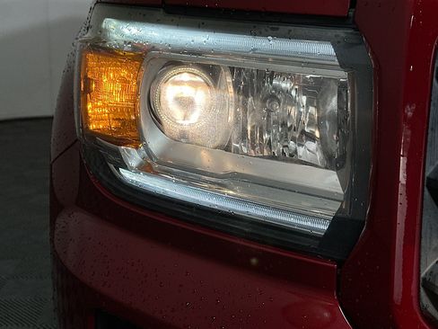 Used 2020 GMC Canyon SLE w/ Elevation Edition RWD image 9