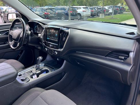 Used 2018 Chevrolet Traverse LT AWD/4WD image 11