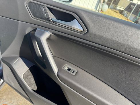 Used 2021 Volkswagen Tiguan SE image 35