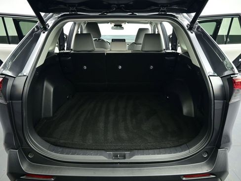 Used 2020 Toyota RAV4 XLE Premium image 33