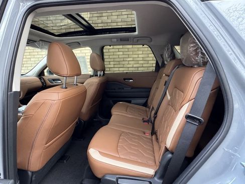 New 2026 Nissan Pathfinder Platinum AWD/4WD image 38