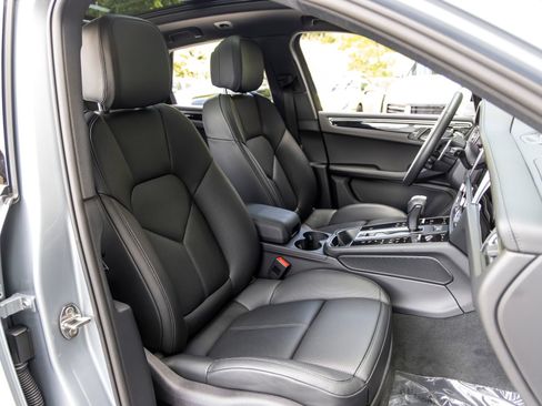 Certified 2026 Porsche Macan AWD/4WD image 66