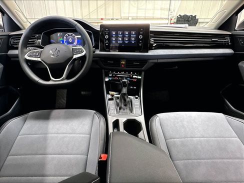 New 2027 Volkswagen Jetta SE FWD image 5