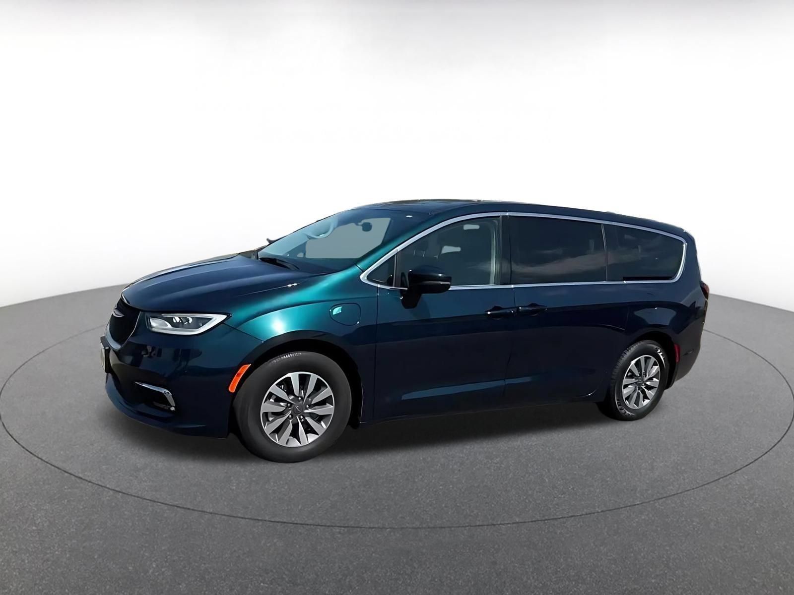 Used 2023 Chrysler Pacifica Touring-L FWD image 7