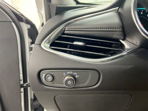 Used 2018 Chevrolet Malibu LT w/ Leather Package image 17