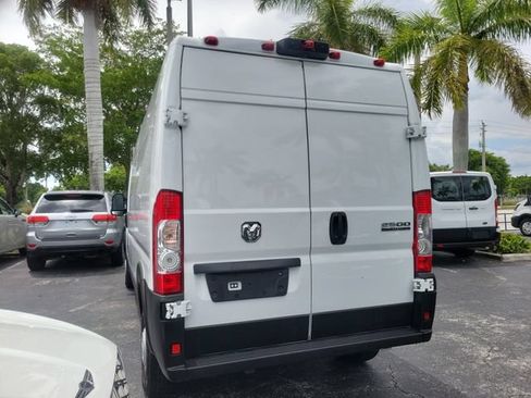 Used 2024 RAM ProMaster 2500 w/ Convenience Group FWD image 4