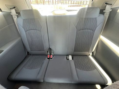 Used 2017 Chevrolet Traverse LT FWD image 16