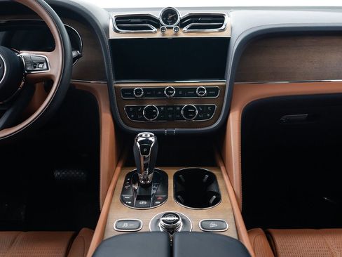 Used 2023 Bentley Bentayga Extended Wheelbase AWD/4WD image 31