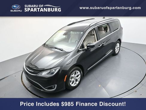 Used 2017 Chrysler Pacifica Touring-L Plus w/ Advanced Safetytec Group image 20