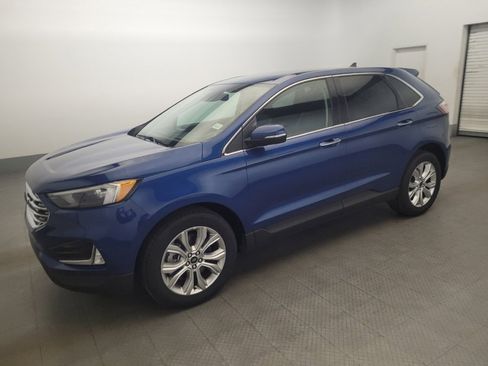Used 2023 Ford Edge Titanium image 2