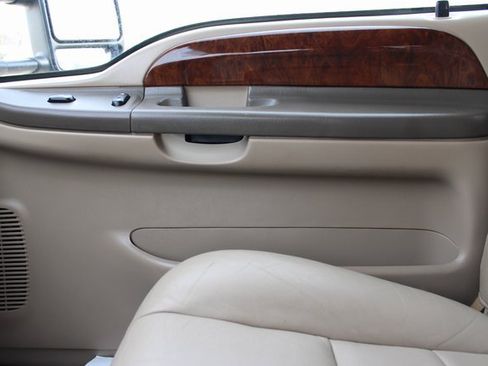 Used 2004 Ford F350 Lariat image 31