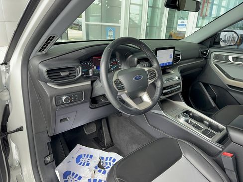 Certified 2022 Ford Explorer XLT w/ Equipment Group 202A RWD image 10