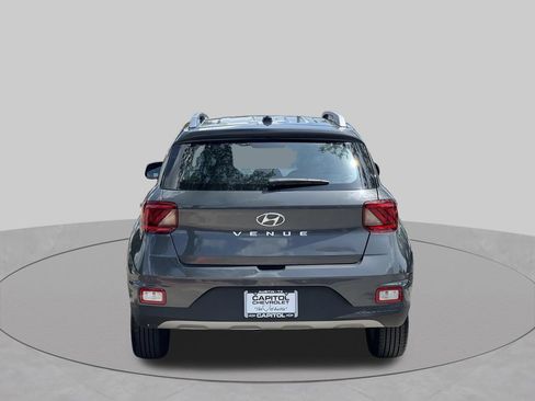 Used 2025 Hyundai Venue SEL FWD image 4