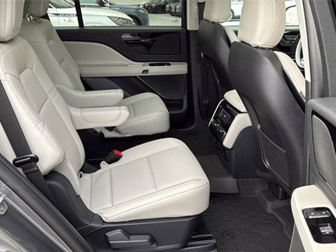 New 2025 Lincoln Aviator Premiere image 11