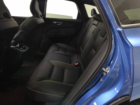 Used 2021 Volvo XC60 T5 R-Design w/ Advanced Package AWD/4WD image 11
