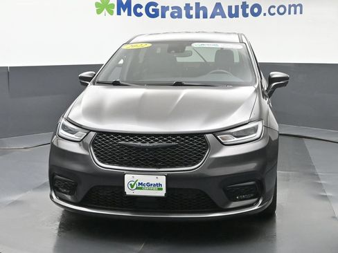 Used 2022 Chrysler Pacifica Touring-L w/ Uconnect Theater Family Group FWD image 6