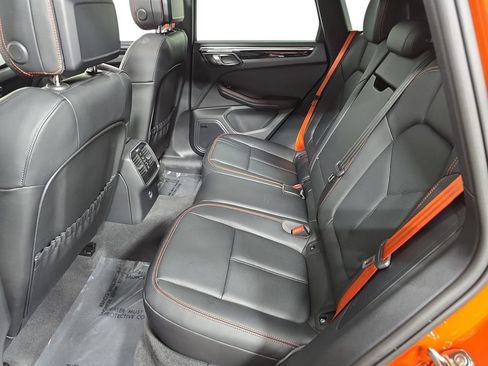 Certified 2025 Porsche Macan AWD/4WD image 24