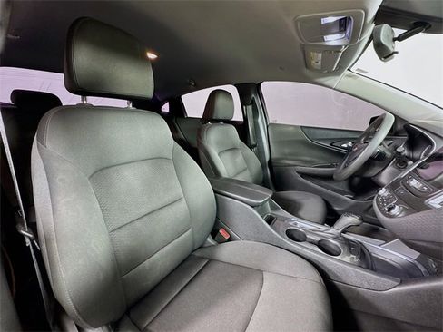 Used 2020 Chevrolet Malibu LT image 28