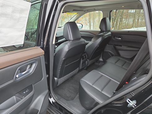 Used 2022 Nissan Rogue SV w/ SV Premium Package image 27