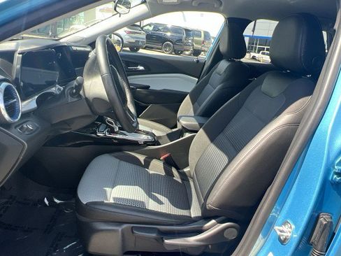Used 2025 Chevrolet Trax LT w/ Driver Confidence Package FWD image 18