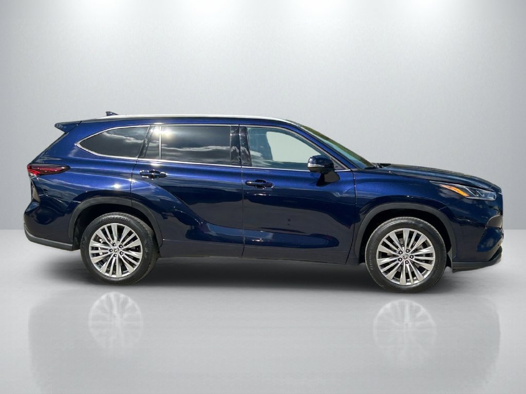 Used 2024 Toyota Highlander Platinum FWD image 4